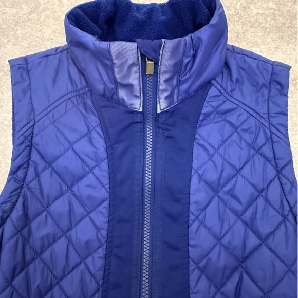 Athleta Blue Rockridge PrimaLoft Quilted Puffer Vest Size Medium - Picture 4 of 10